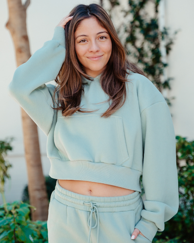 THE DROP CUT WOMEN'S CROP PULLOVER HOODIE