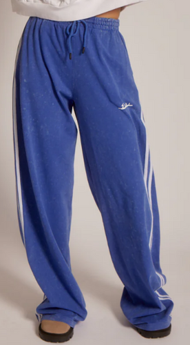 WOMEN'S RELAXED FIT STRAIGHT LEG SWEATPANTS - SHORT