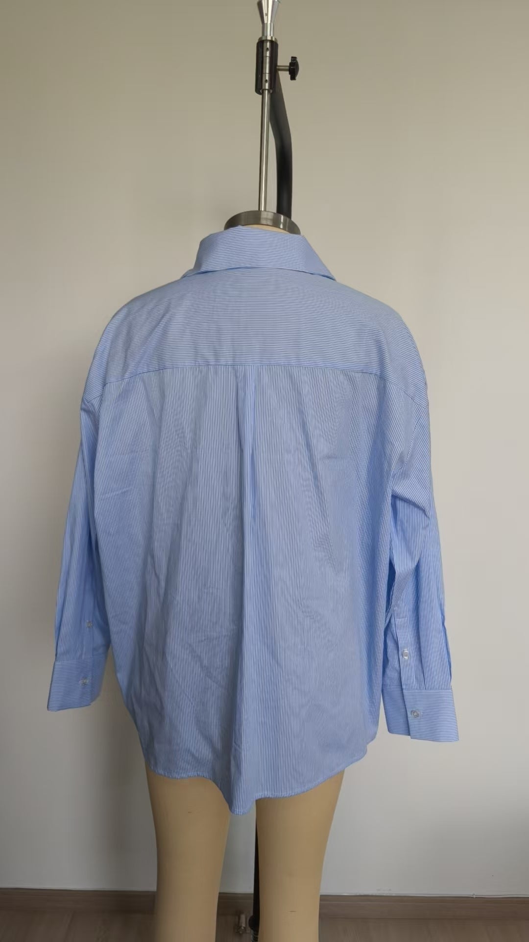 WOMEN'S CLASSIC OVERSIZED BUTTON DOWN SHIRT