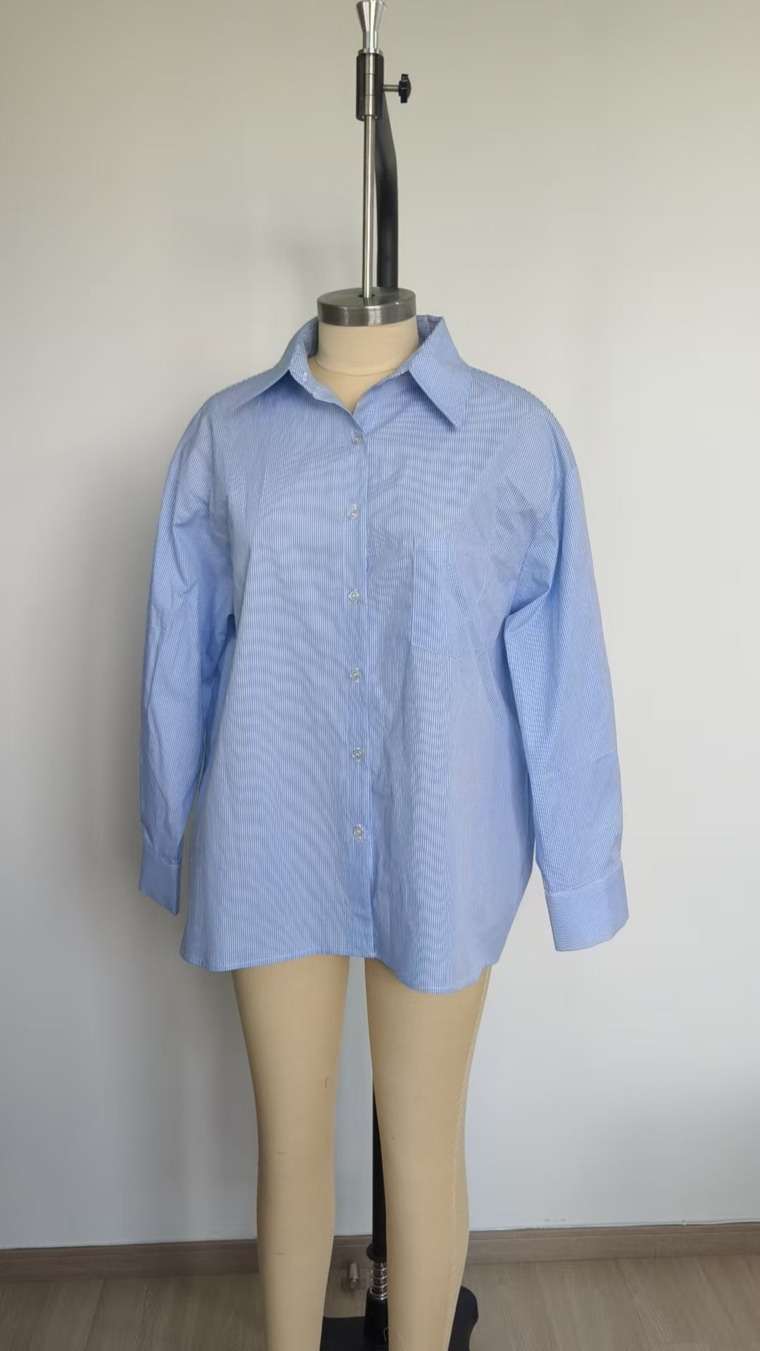 WOMEN'S CLASSIC OVERSIZED BUTTON DOWN SHIRT