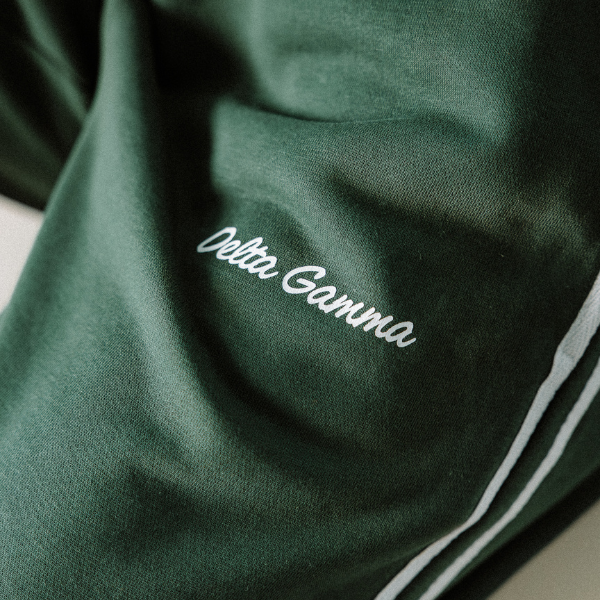 Women’s Relaxed Fit Straight Leg Sweatpants - The Collegiate Lineup