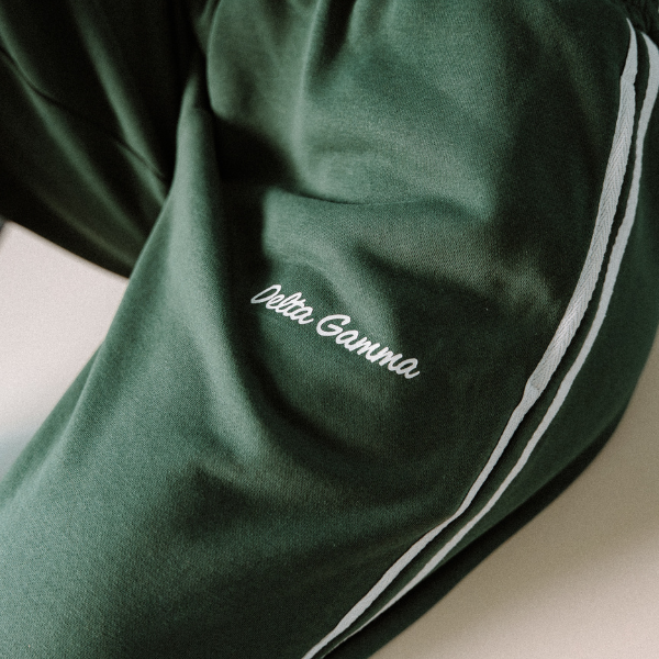 Women’s Relaxed Fit Straight Leg Sweatpants - The Collegiate Lineup